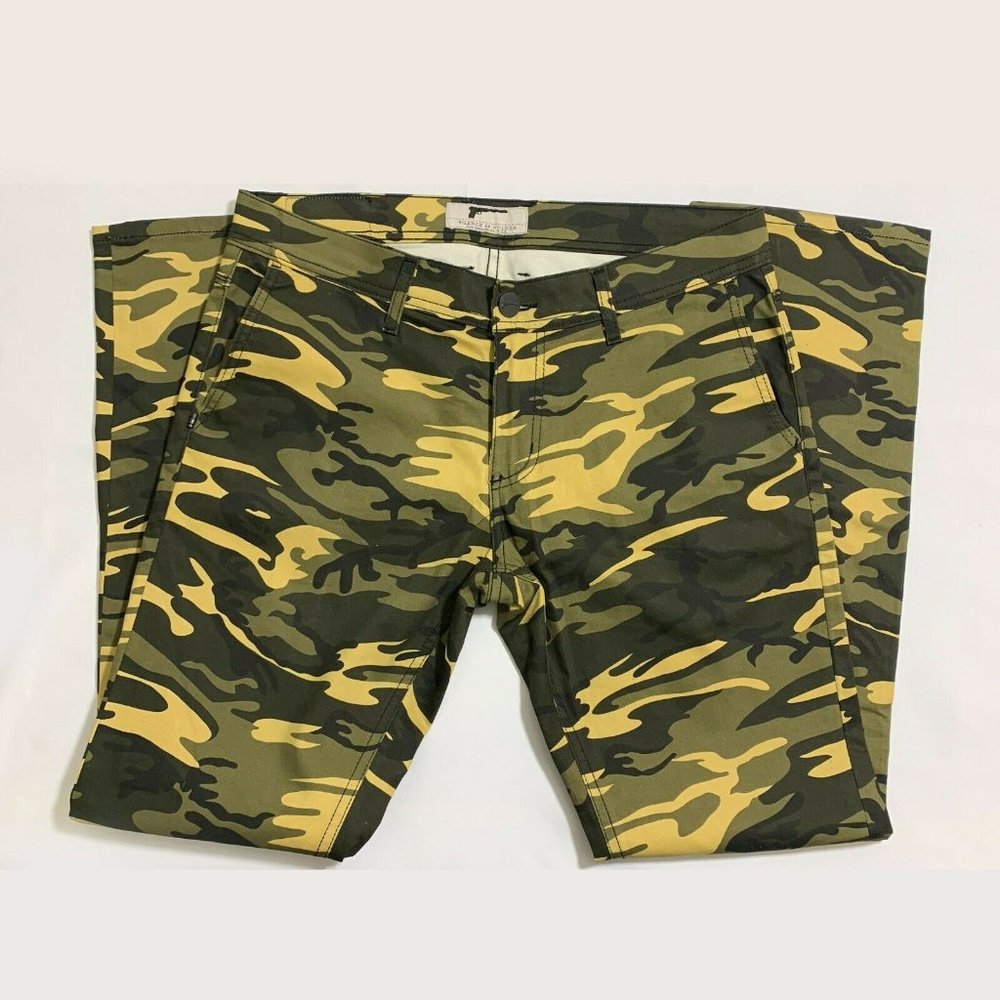 Silence is Golden Green Camo Pant Size 34